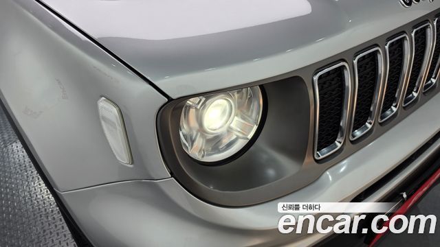 Jeep Renegade 2.4 Limited 2019 — фото 22