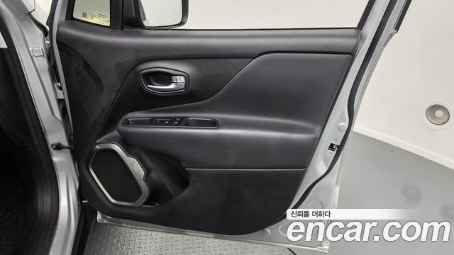 Jeep Renegade 2.4 Limited 2019 — фото 24