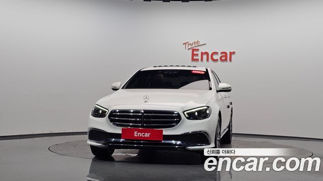 Mercedes-Benz E-Class (W213) E300e 4MATIC Exclusive 2023 — фото 3