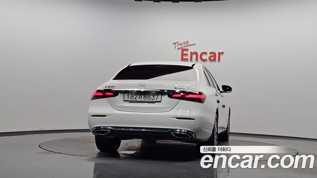 Mercedes-Benz E-Class (W213) E300e 4MATIC Exclusive 2023 — фото 4