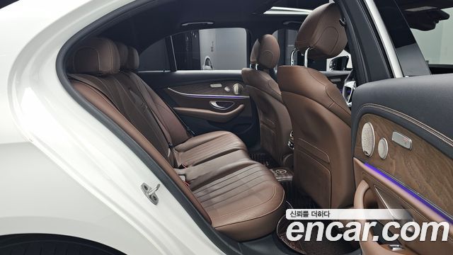 Mercedes-Benz E-Class (W213) E300e 4MATIC Exclusive 2023 — фото 11