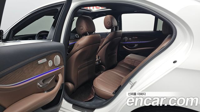 Mercedes-Benz E-Class (W213) E300e 4MATIC Exclusive 2023 — фото 12