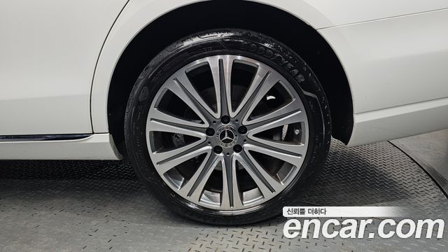 Mercedes-Benz E-Class (W213) E300e 4MATIC Exclusive 2023 — фото 21