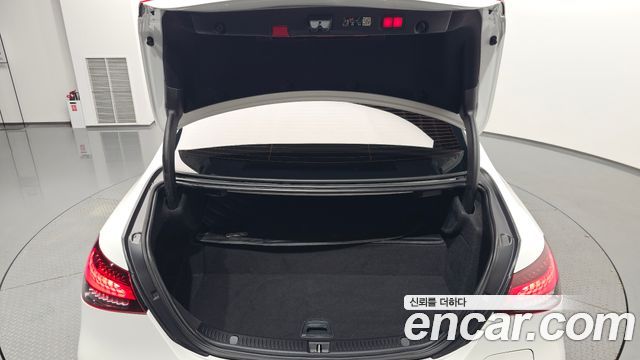 Mercedes-Benz E-Class (W213) E300e 4MATIC Exclusive 2023 — фото 35