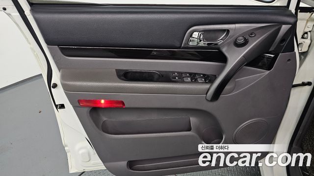 KG Mobility (SsangYong) Korando Turismo 4WD RX 9-seater 2016 — фото 24