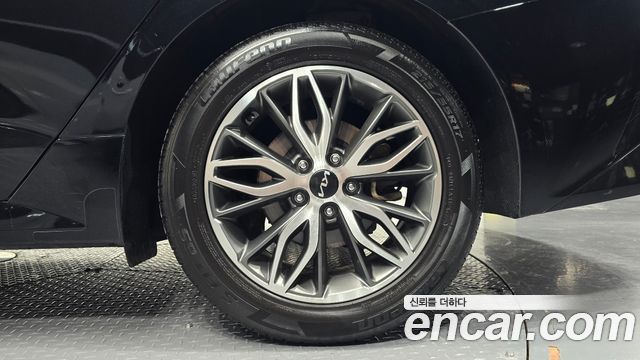 Kia K5 (III) 2.0 Trendy 2023 — фото 21
