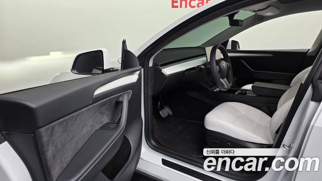 Tesla Model Y RWD 2023 — фото 10