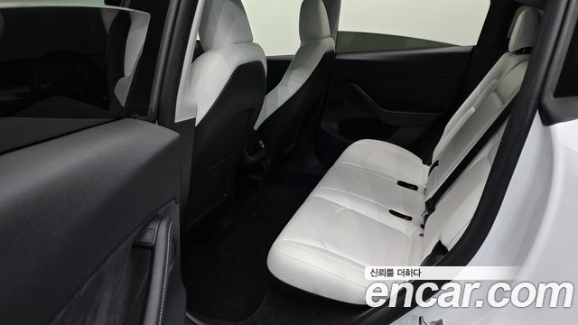 Tesla Model Y RWD 2023 — фото 12