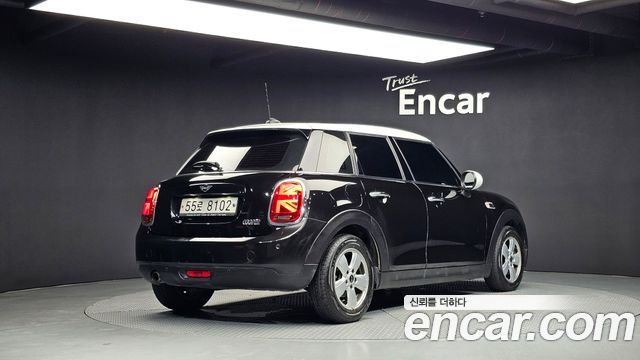 MINI Cooper 5Door Standard 3rd 2019 — фото 2