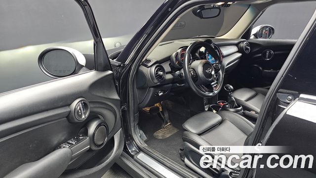 MINI Cooper 5Door Standard 3rd 2019 — фото 10