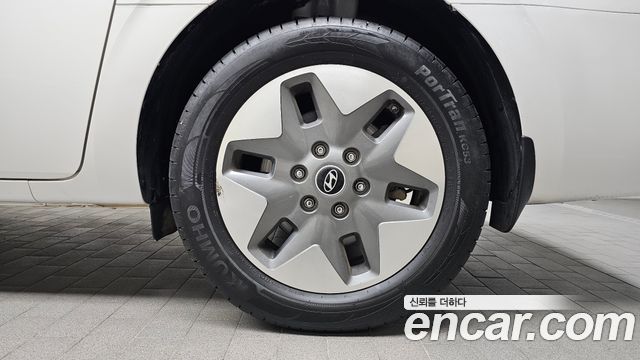 Hyundai Staria 4WD Tourer 9-Seater Modern 2025 — фото 21