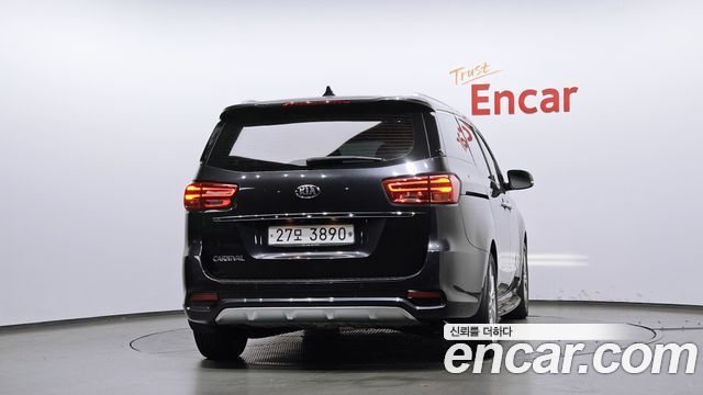 Kia Carnival 9-Seater Prstige 2019 — фото 4