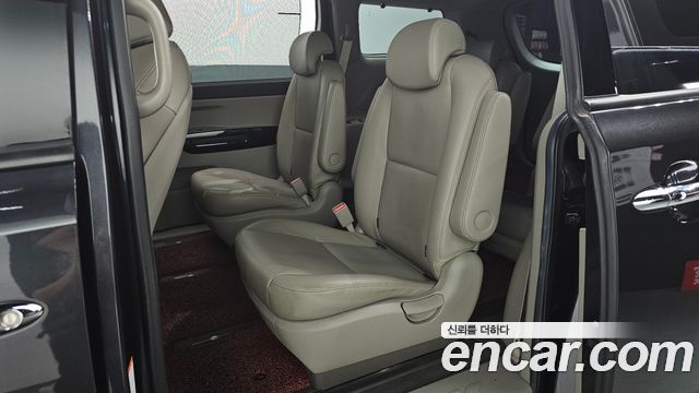 Kia Carnival 9-Seater Prstige 2019 — фото 12