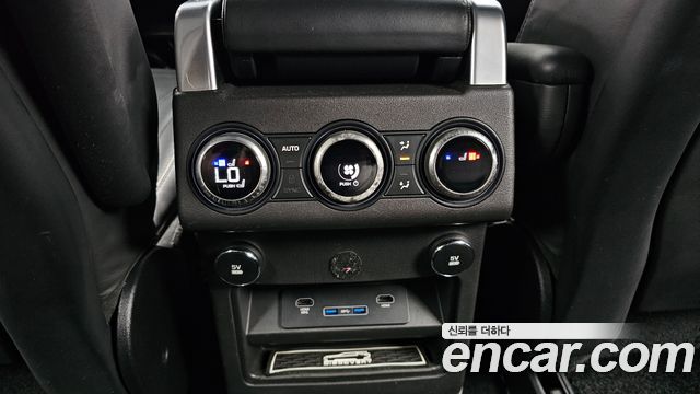 Land Rover Discovery 5 3.0 TD6 HSE Luxury 2018 — фото 22