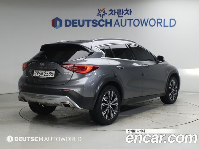 Infiniti QX30 2.0 Essential AWD 2019 — фото 2