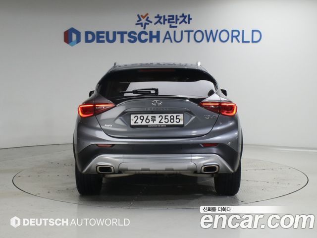 Infiniti QX30 2.0 Essential AWD 2019 — фото 4