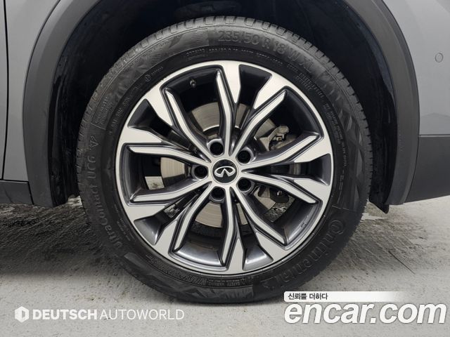 Infiniti QX30 2.0 Essential AWD 2019 — фото 5