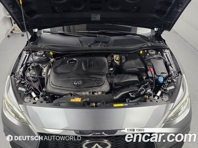 Infiniti QX30 2.0 Essential AWD 2019 — фото 6