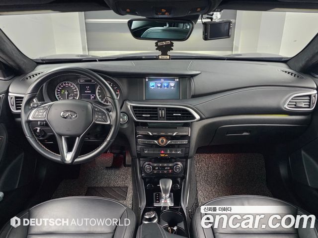 Infiniti QX30 2.0 Essential AWD 2019 — фото 7