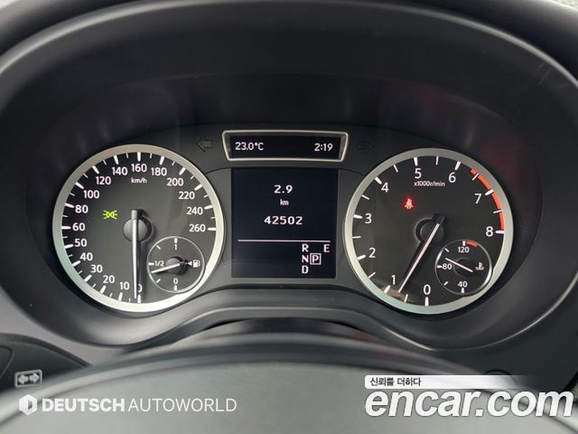 Infiniti QX30 2.0 Essential AWD 2019 — фото 8