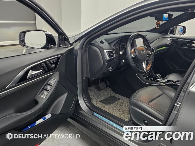 Infiniti QX30 2.0 Essential AWD 2019 — фото 15