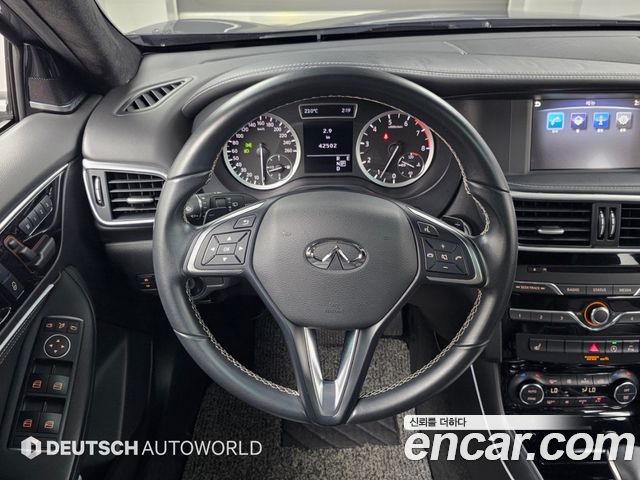 Infiniti QX30 2.0 Essential AWD 2019 — фото 17