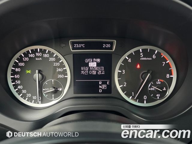 Infiniti QX30 2.0 Essential AWD 2019 — фото 21