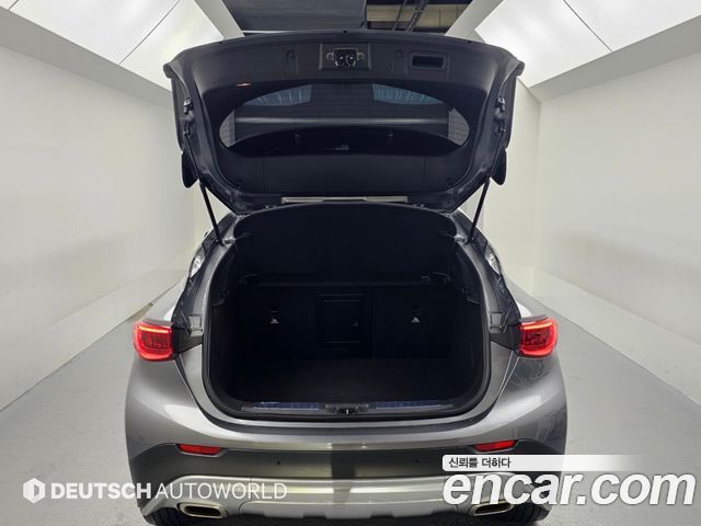 Infiniti QX30 2.0 Essential AWD 2019 — фото 23