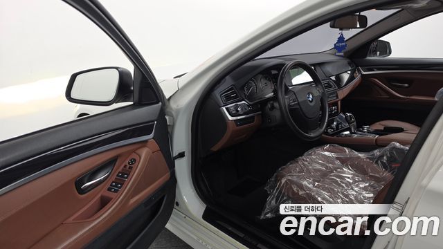 BMW 5 Series (F10) 525d xDrive Touring 2013 — фото 10