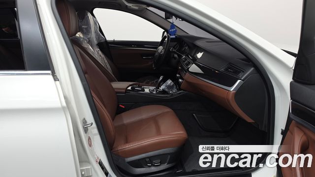 BMW 5 Series (F10) 525d xDrive Touring 2013 — фото 15