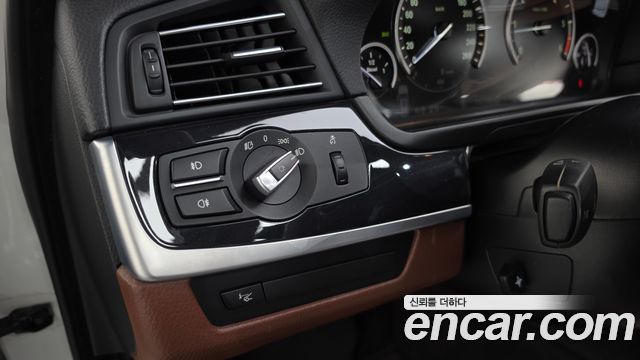 BMW 5 Series (F10) 525d xDrive Touring 2013 — фото 20