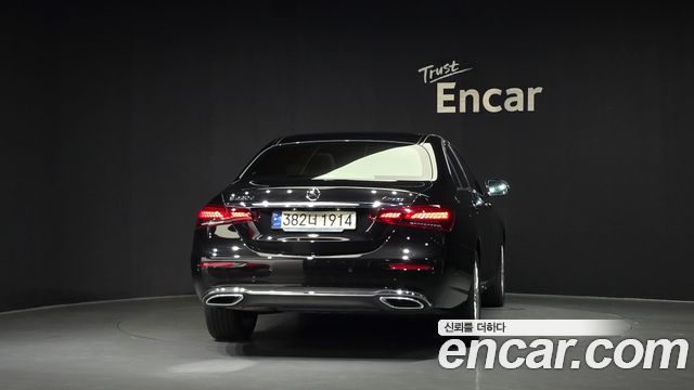 Mercedes-Benz E-Class (W213) E220d 4MATIC Exclusive 2023 — фото 4