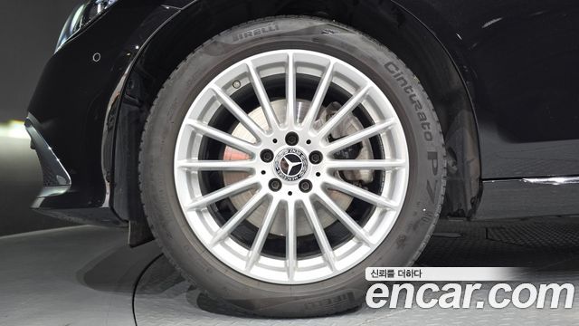 Mercedes-Benz E-Class (W213) E220d 4MATIC Exclusive 2023 — фото 5