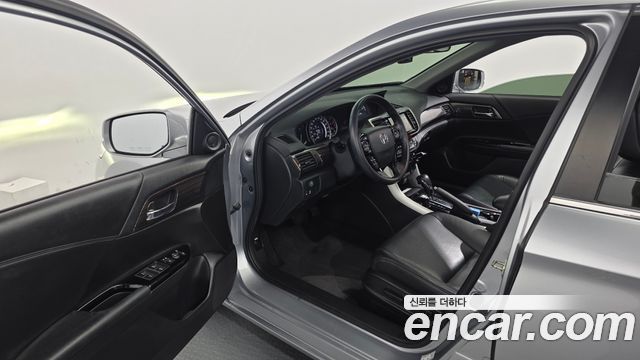 Honda Accord 2.4 9th 2016 — фото 10