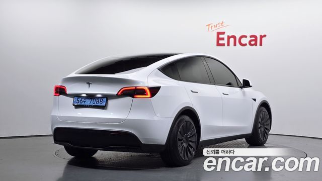Tesla Model Y RWD 2023 — фото 2