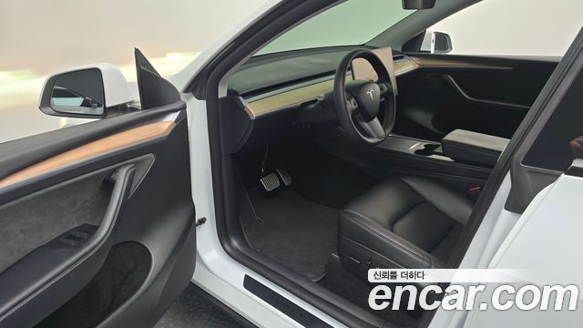 Tesla Model Y RWD 2023 — фото 10