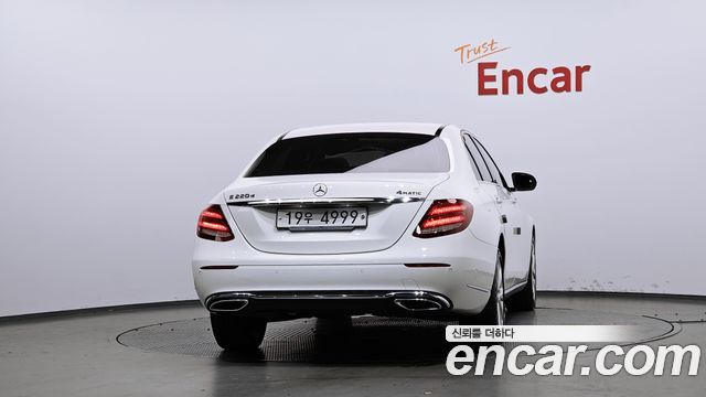Mercedes-Benz E-Class (W213) E220d 4MATIC Exclusive 2019 — фото 4