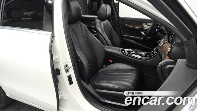 Mercedes-Benz E-Class (W213) E220d 4MATIC Exclusive 2019 — фото 11
