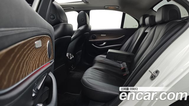 Mercedes-Benz E-Class (W213) E220d 4MATIC Exclusive 2019 — фото 12