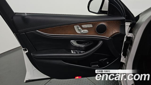Mercedes-Benz E-Class (W213) E220d 4MATIC Exclusive 2019 — фото 24