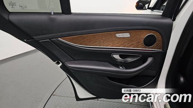 Mercedes-Benz E-Class (W213) E220d 4MATIC Exclusive 2019 — фото 25