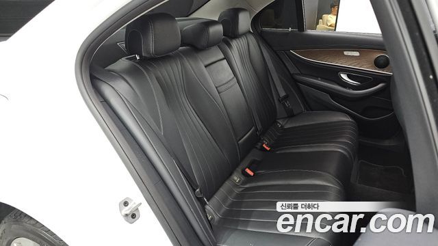 Mercedes-Benz E-Class (W213) E220d 4MATIC Exclusive 2019 — фото 26