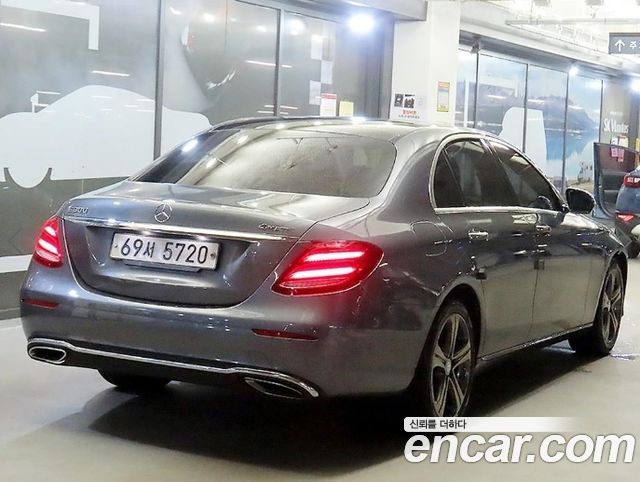 Mercedes-Benz E-Class (W213) E300 4MATIC Avnatgarde 2017 — фото 4