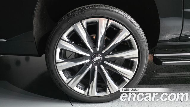 Cadillac Escalade (V) 6.2 ESV ESV Premium Luxury Platinum 2025 — фото 5