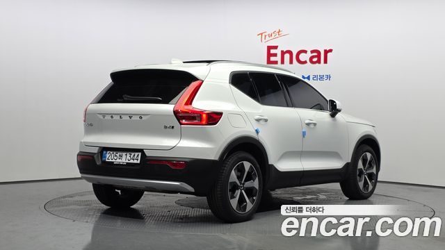 Volvo XC40 B4 Ultra Bright 2025 — фото 2