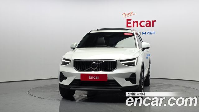 Volvo XC40 B4 Ultra Bright 2025 — фото 3