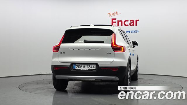 Volvo XC40 B4 Ultra Bright 2025 — фото 4