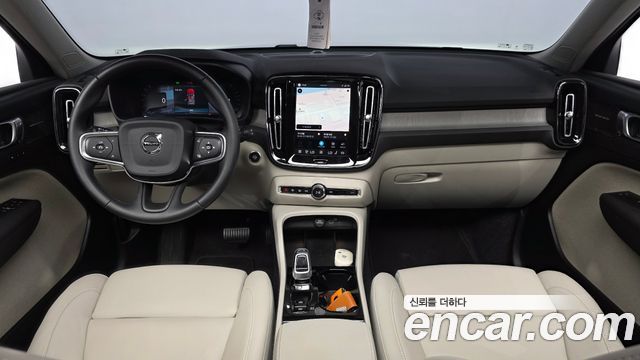 Volvo XC40 B4 Ultra Bright 2025 — фото 7