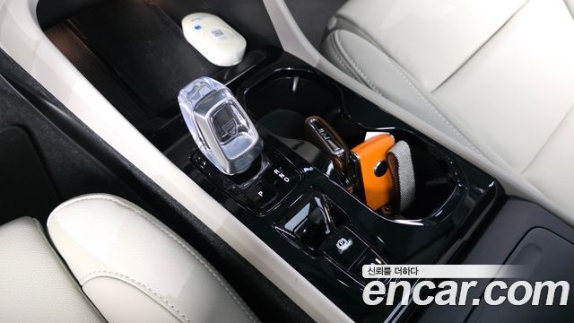 Volvo XC40 B4 Ultra Bright 2025 — фото 9