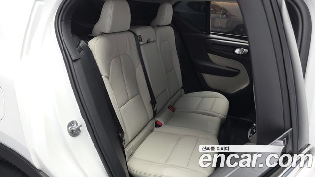 Volvo XC40 B4 Ultra Bright 2025 — фото 11